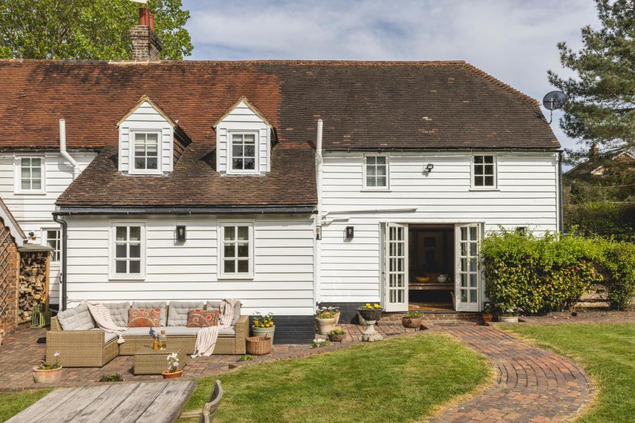 Cosy Cottage With Beautiful Garden, Hottub & Sauna Marden  Buitenkant foto