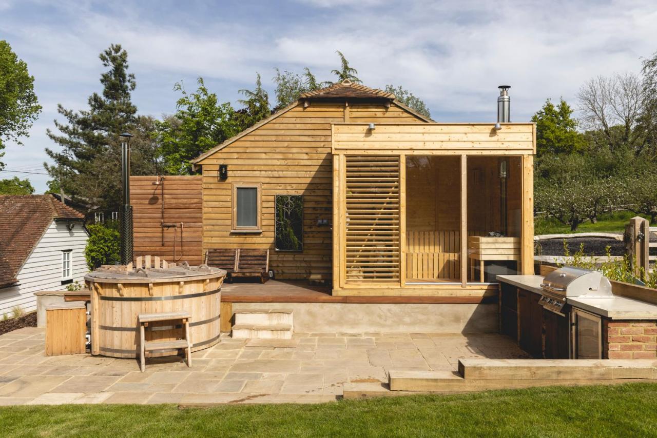 Cosy Cottage With Beautiful Garden, Hottub & Sauna Marden  Buitenkant foto