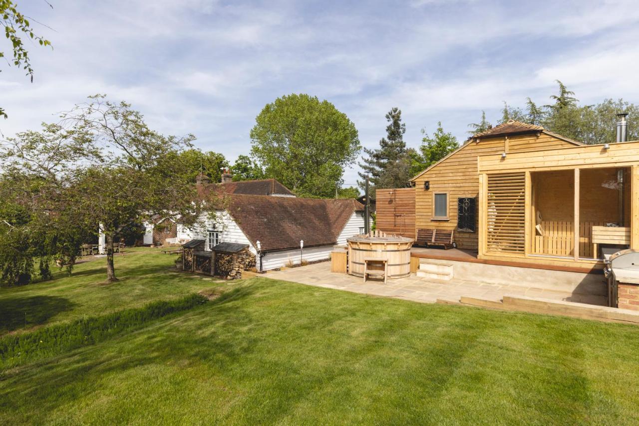 Cosy Cottage With Beautiful Garden, Hottub & Sauna Marden  Buitenkant foto